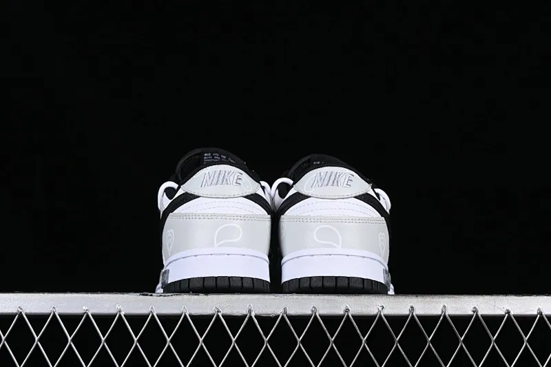 All categories Nk SB Dunk series Nk SB Dunk Low low-top sneakers Nk Dunk Low Panda Prank-Love Cashew Flower SB strap casual sneakers DJ6188-002